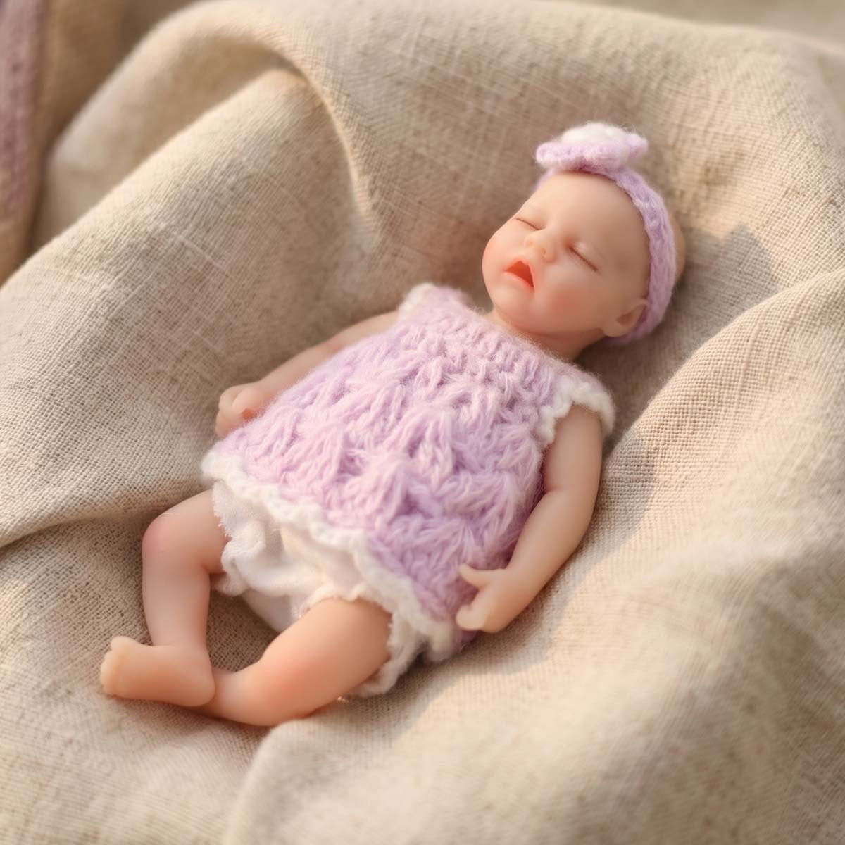 6-inch palm solid silicone reborn baby simulation doll, real-feel stretchable children's toy gift and collectibles