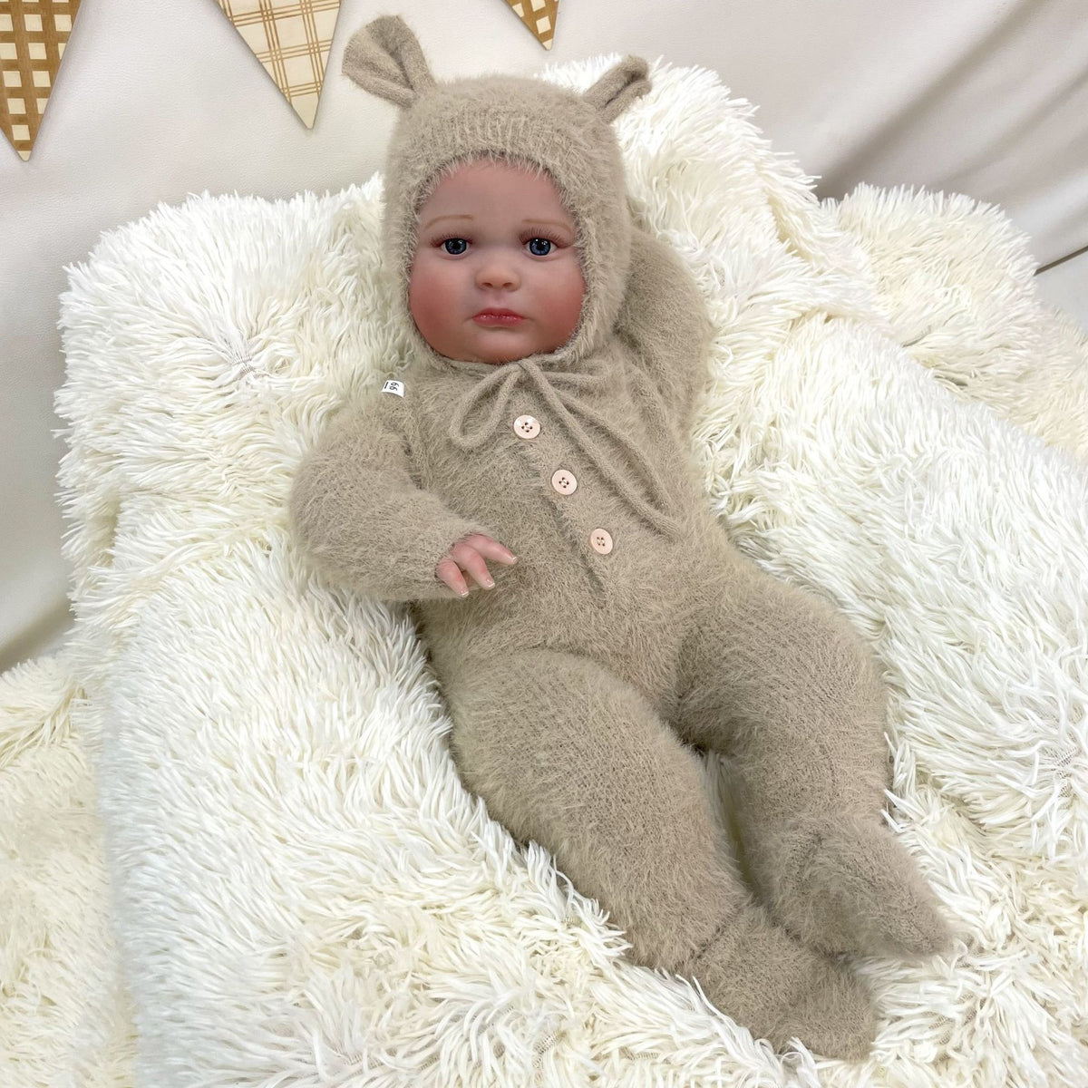 24 inch Lifelike Handcrafted Reborn Baby Doll with Cloth Body 3D Real Skin Kids Play Toy Gift for Girls